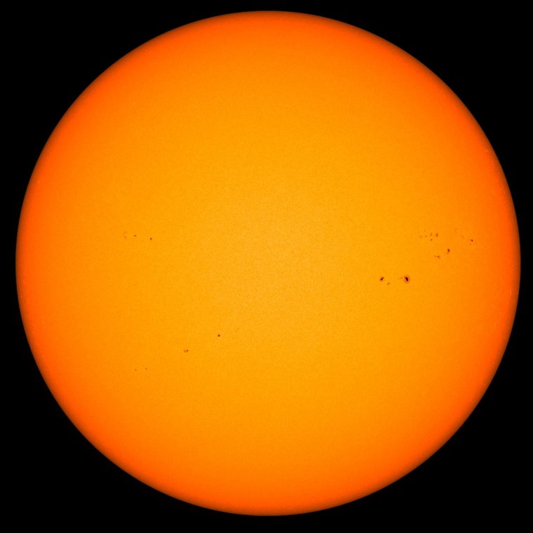 תמונת השמש של SDO מ-24 בספטמבר 2026: אותה קבוצת כתמים זזה ימינה, לכיוון השוליים.